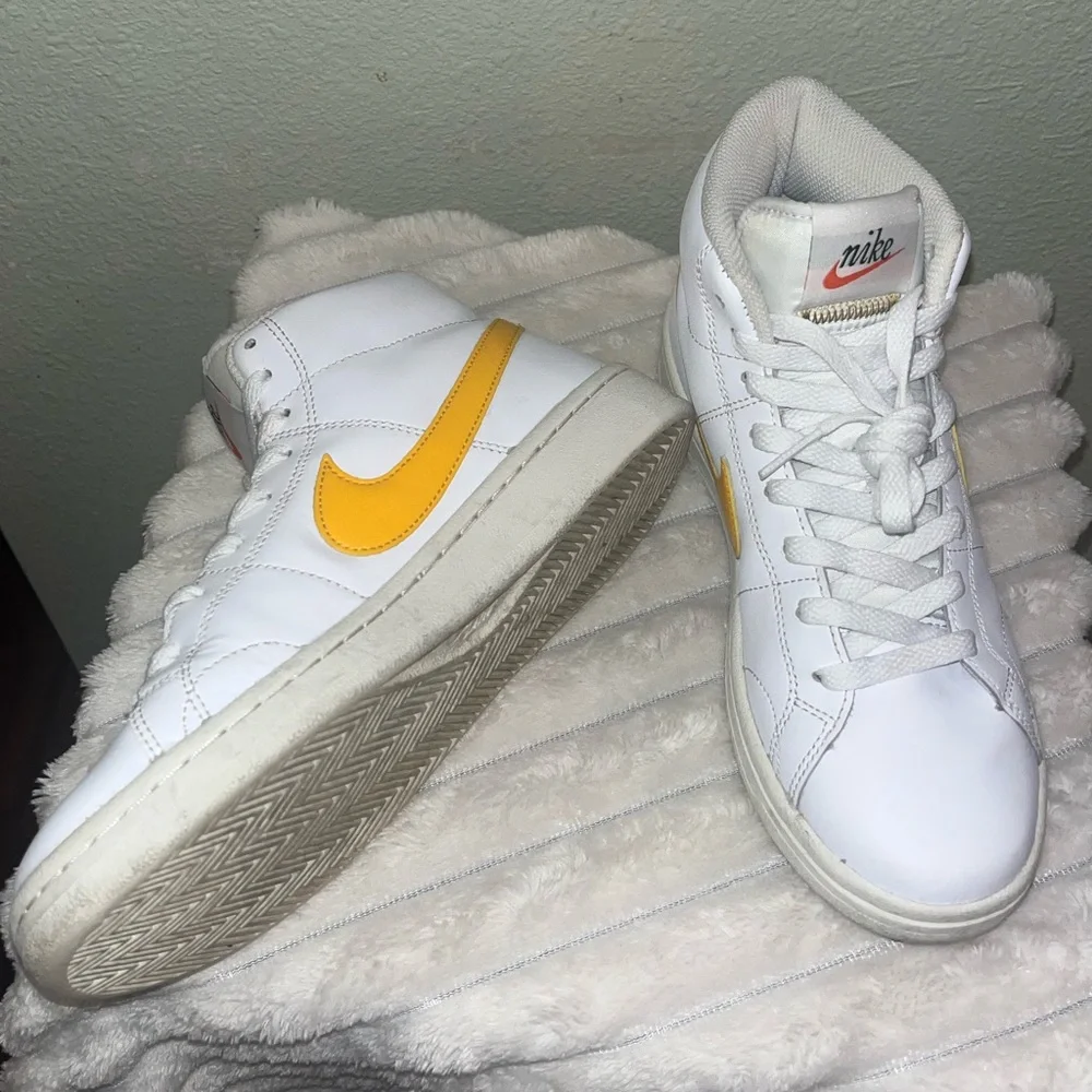 Women’s Nike Court Royale 2 Mid Athletic Shoe White + Yellow • Size 7